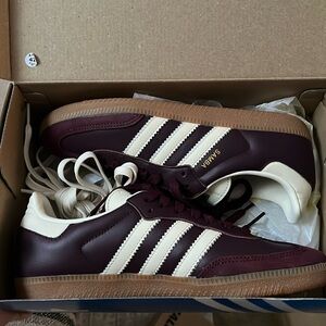 Adidas originals samba burgundy sneakers